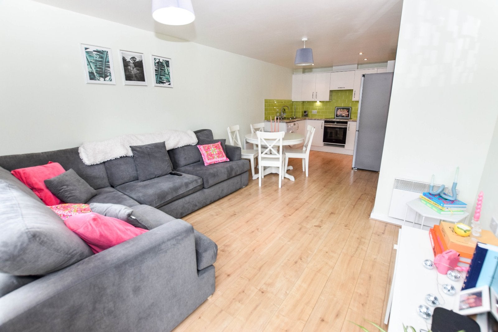 Flat Elmira Way in Salford