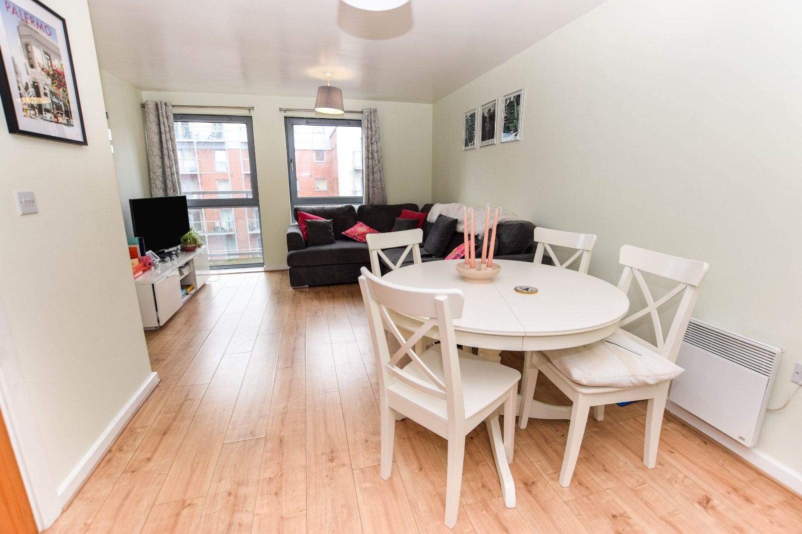 Flat Elmira Way in Salford