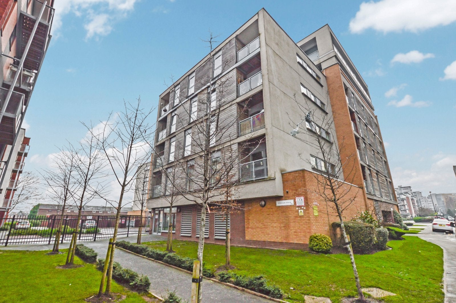 Flat Elmira Way in Salford
