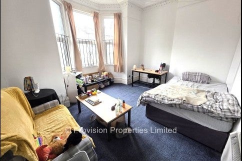 Flat Regent Terrace in Leeds