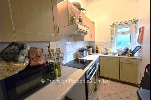 Flat Regent Terrace in Leeds