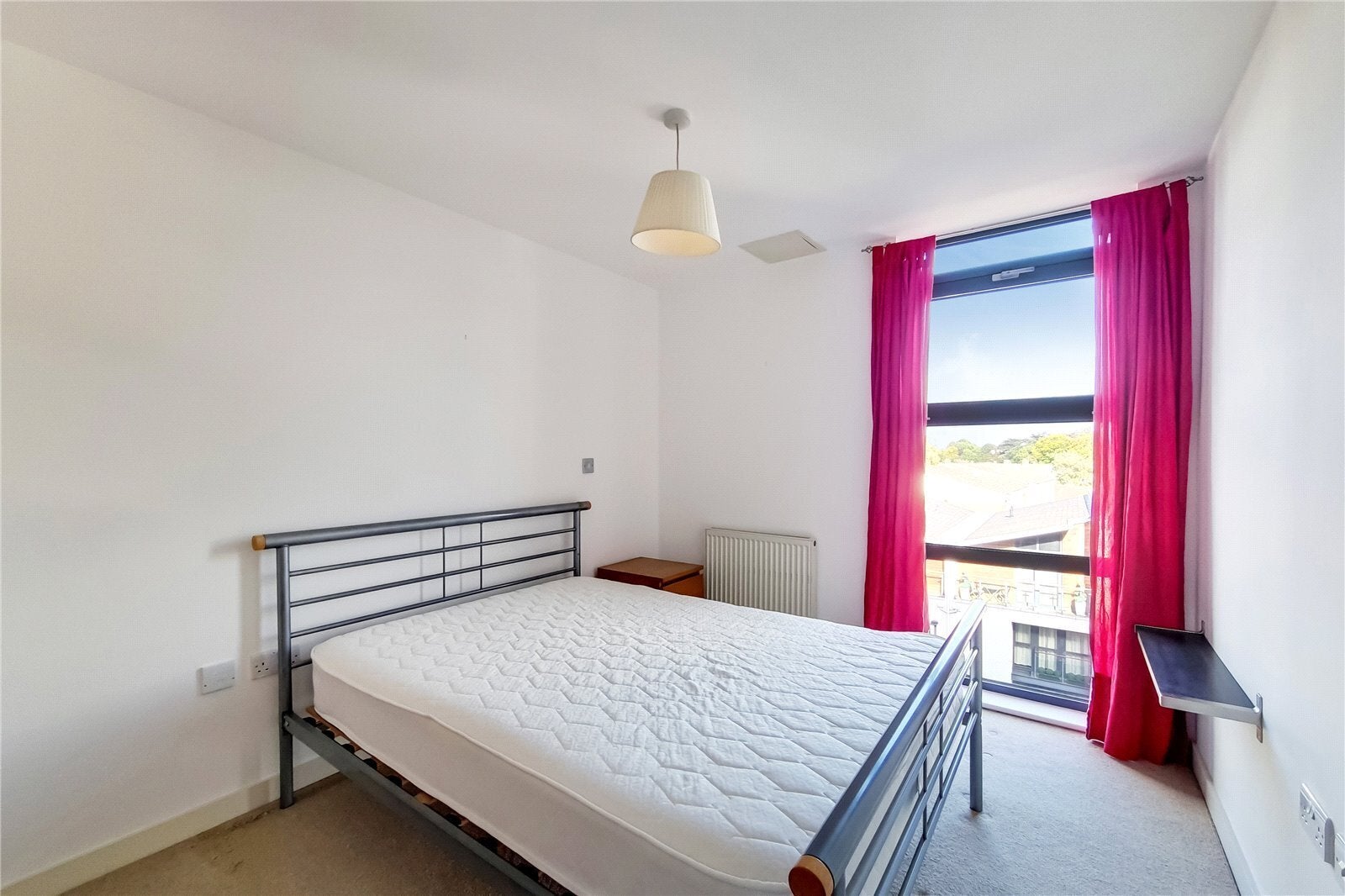 Flat Scott Avenue in Greater London