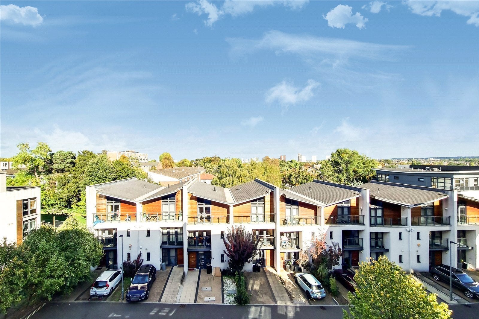 Flat Scott Avenue in Greater London