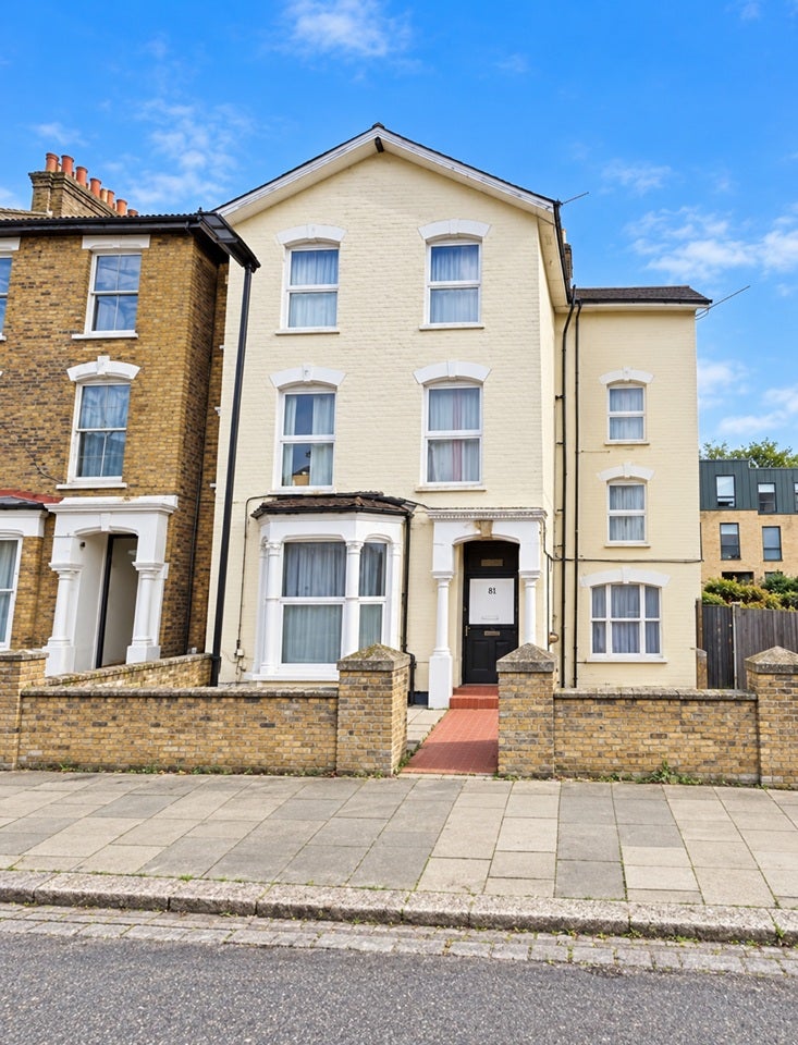 Flat Wilberforce Road in Greater London