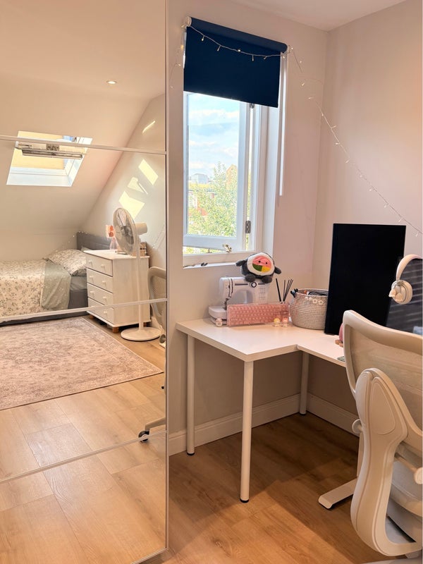 Room De Morgan Road in Greater London