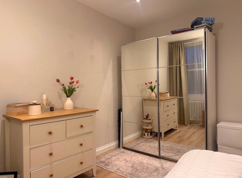 Room De Morgan Road in Greater London