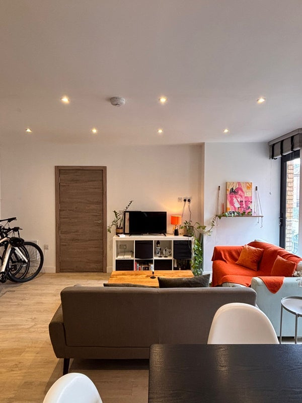Room Stoke Newington High Street in Greater London