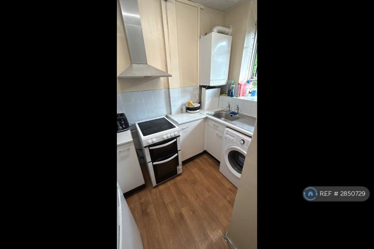 Room Steventon Road in Greater London