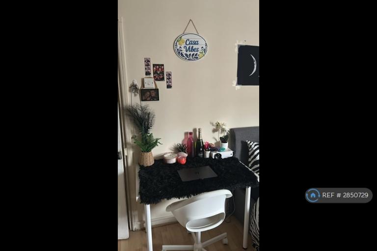 Room Steventon Road in Greater London