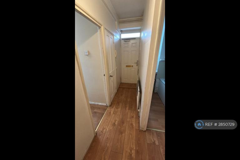 Room Steventon Road in Greater London
