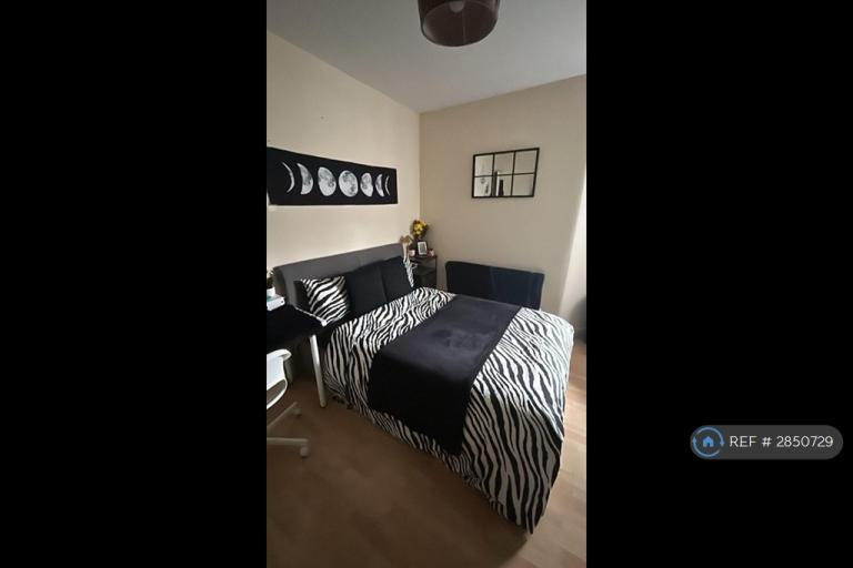 Room Steventon Road in Greater London