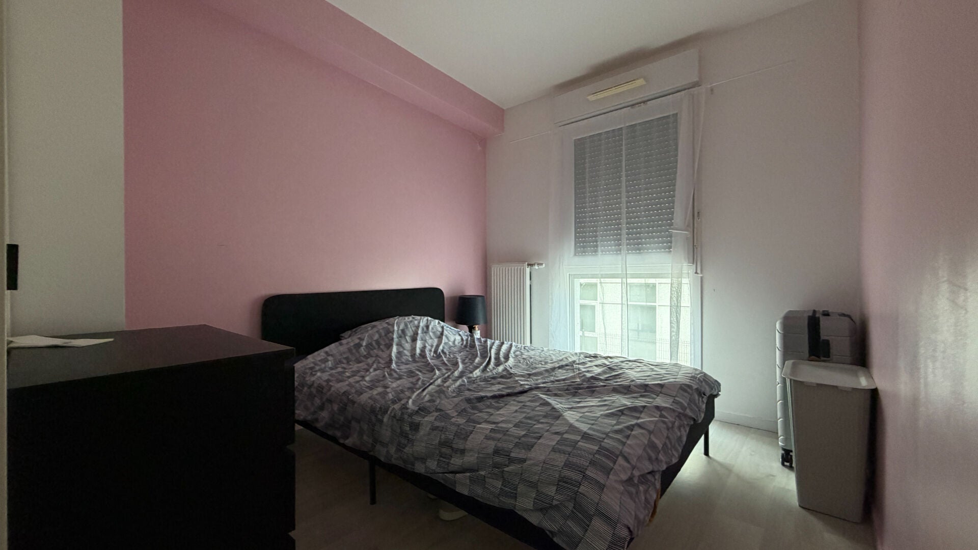 Flat Desserte Ernest Cognacq in Évry