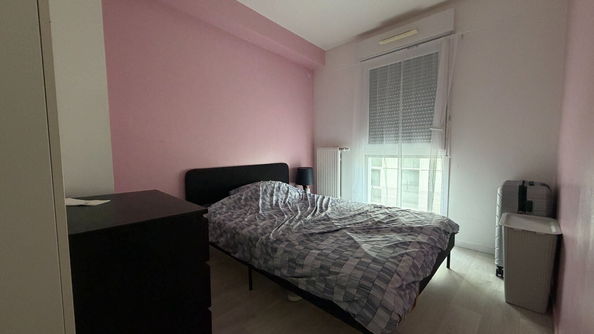Flat Desserte Ernest Cognacq in Évry
