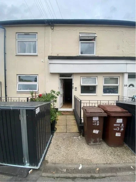 Flat Lind Road in Greater London