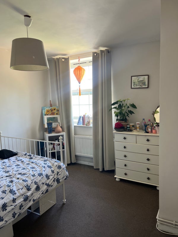 Room Leigham Avenue in Greater London