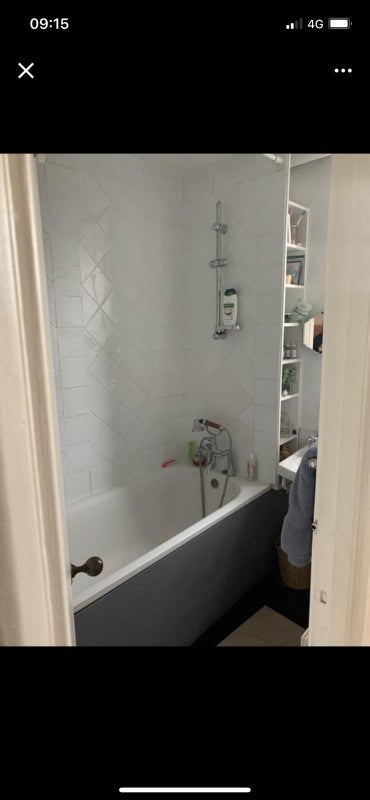 Room Leigham Avenue in Greater London