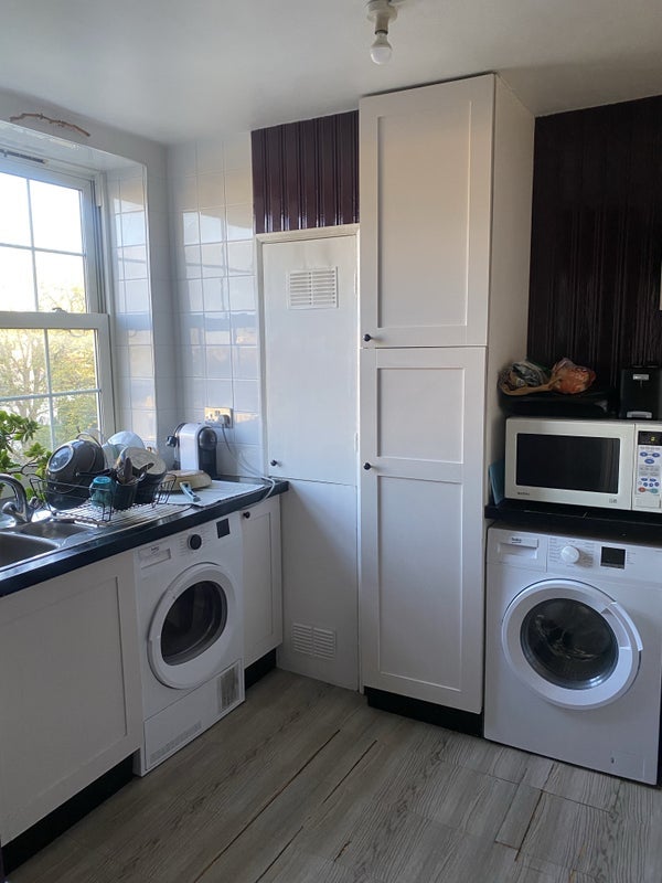 Room Leigham Avenue in Greater London