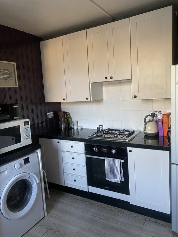 Room Leigham Avenue in Greater London