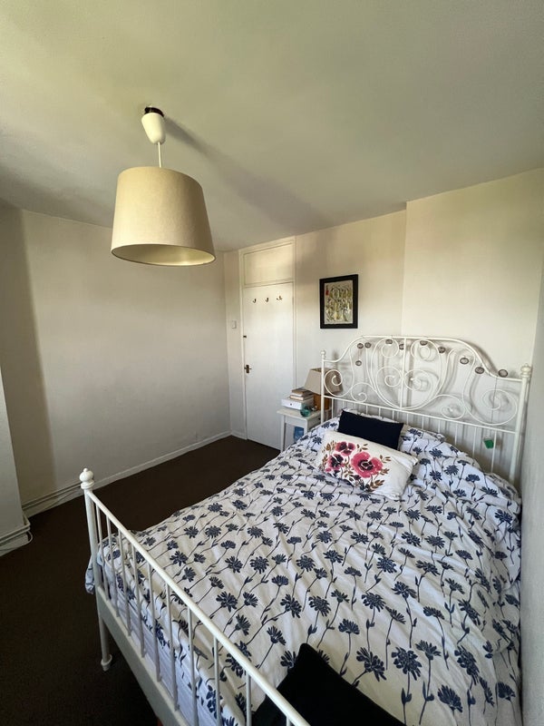 Room Leigham Avenue in Greater London