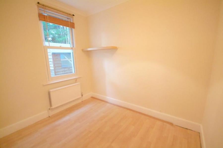 Flat Tankerton Road in Greater London