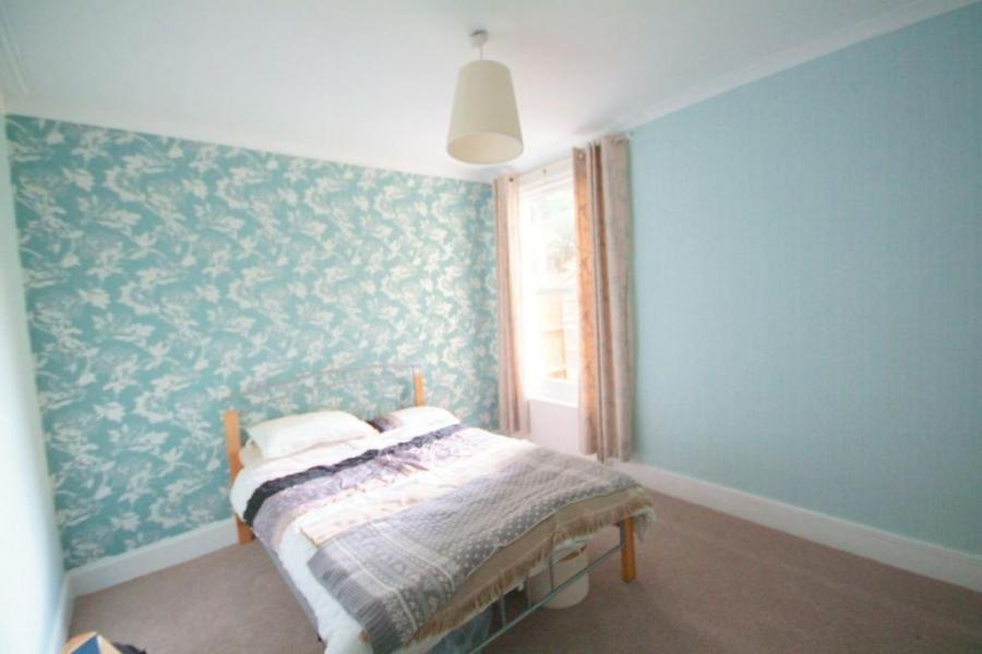 Flat Tankerton Road in Greater London