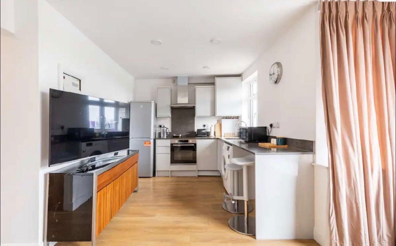 Flat Wanstead Lane in Greater London