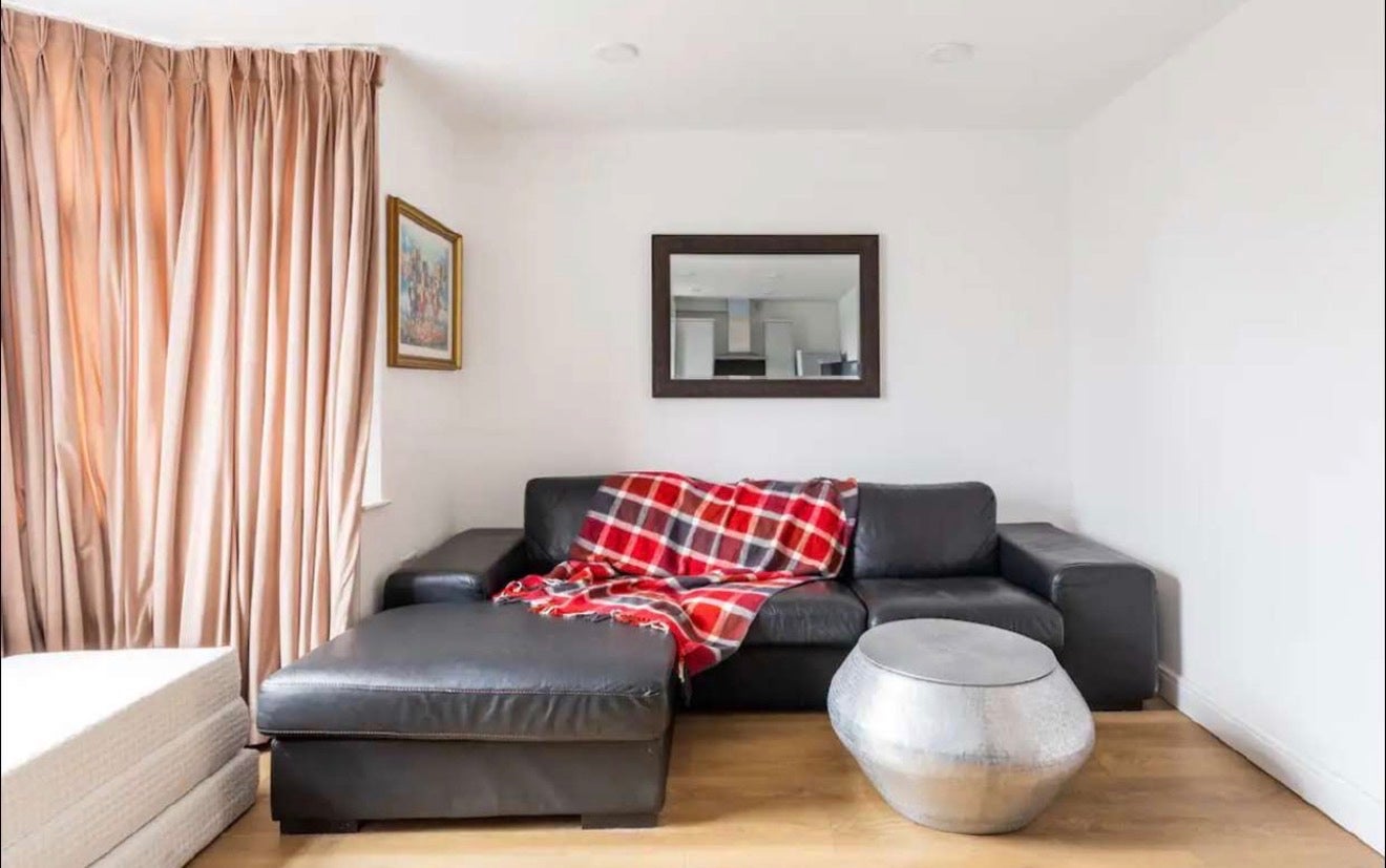 Flat Wanstead Lane in Greater London