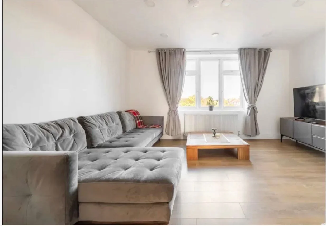 Flat Wanstead Lane in Greater London