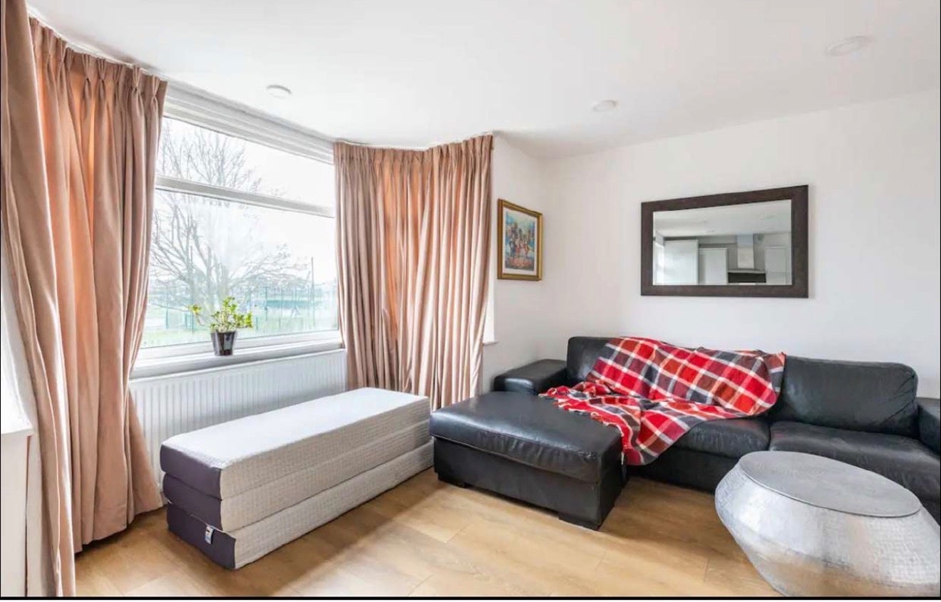 Flat Wanstead Lane in Greater London