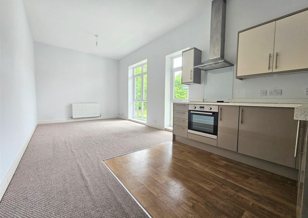 Flat Danescourt Road in Wolverhampton