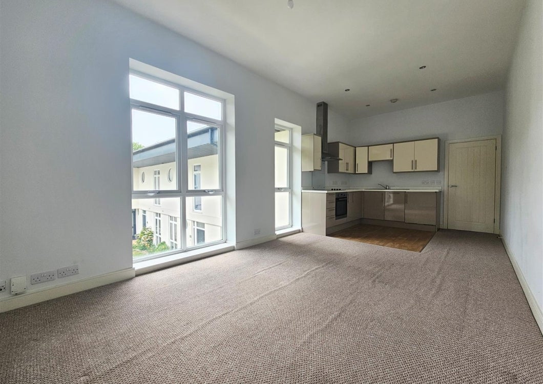 Flat Danescourt Road in Wolverhampton