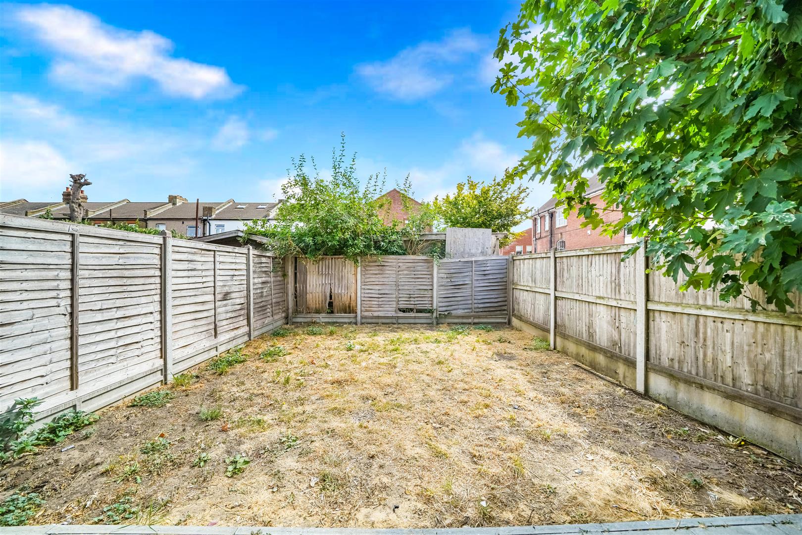 Room Holmwood Road in Greater London