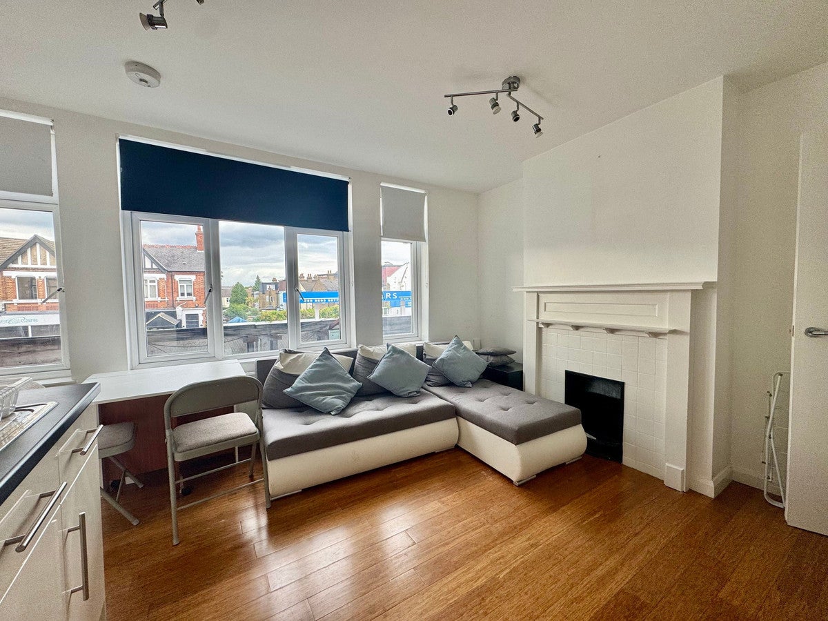 Flat Croydon Road in Greater London