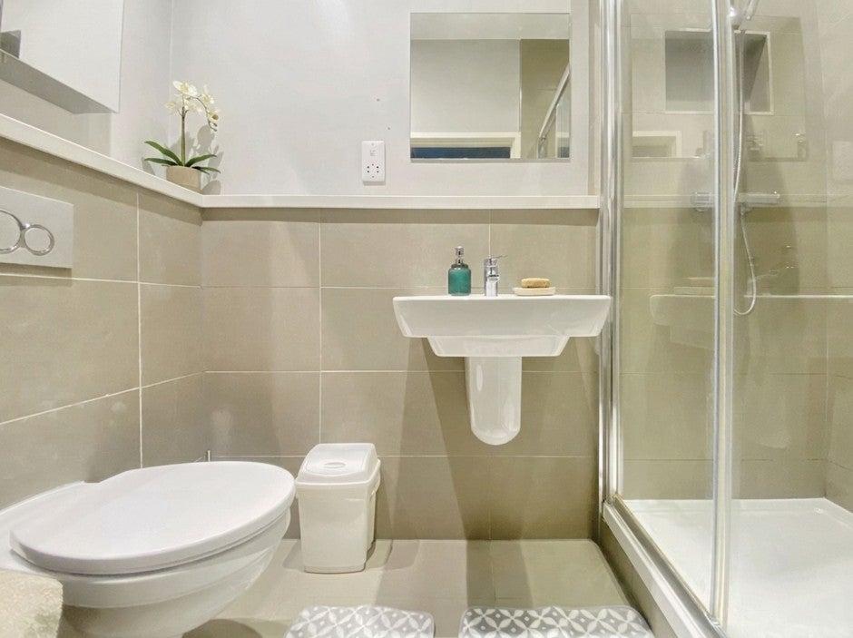 House Bath Road in Greater London