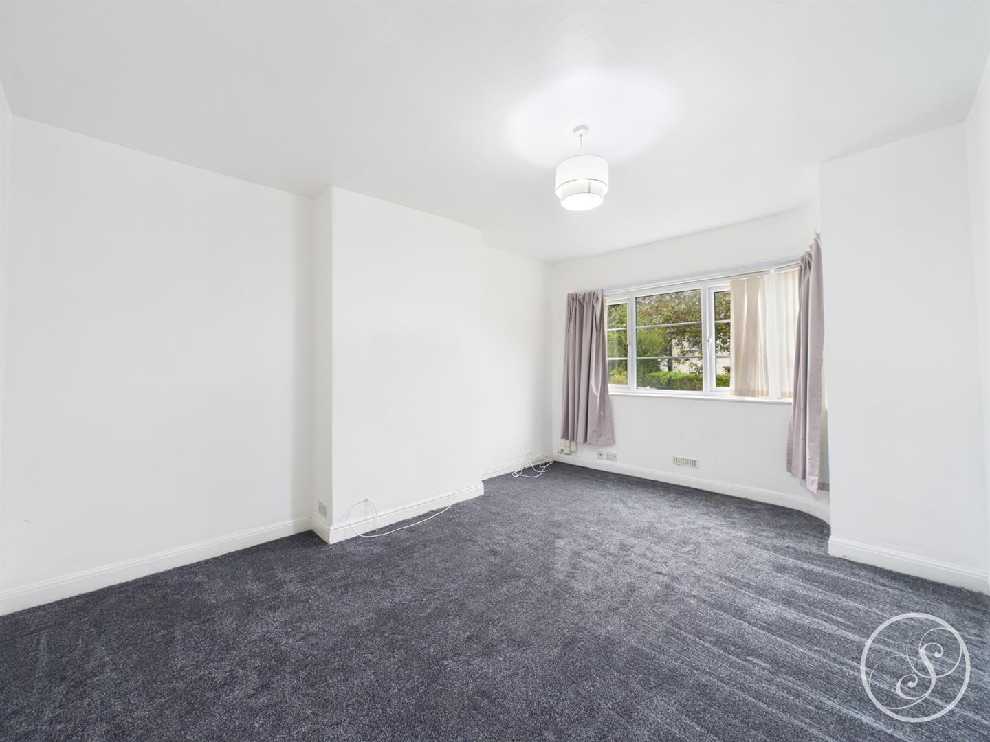 Flat Sandringham Gardens in Leeds