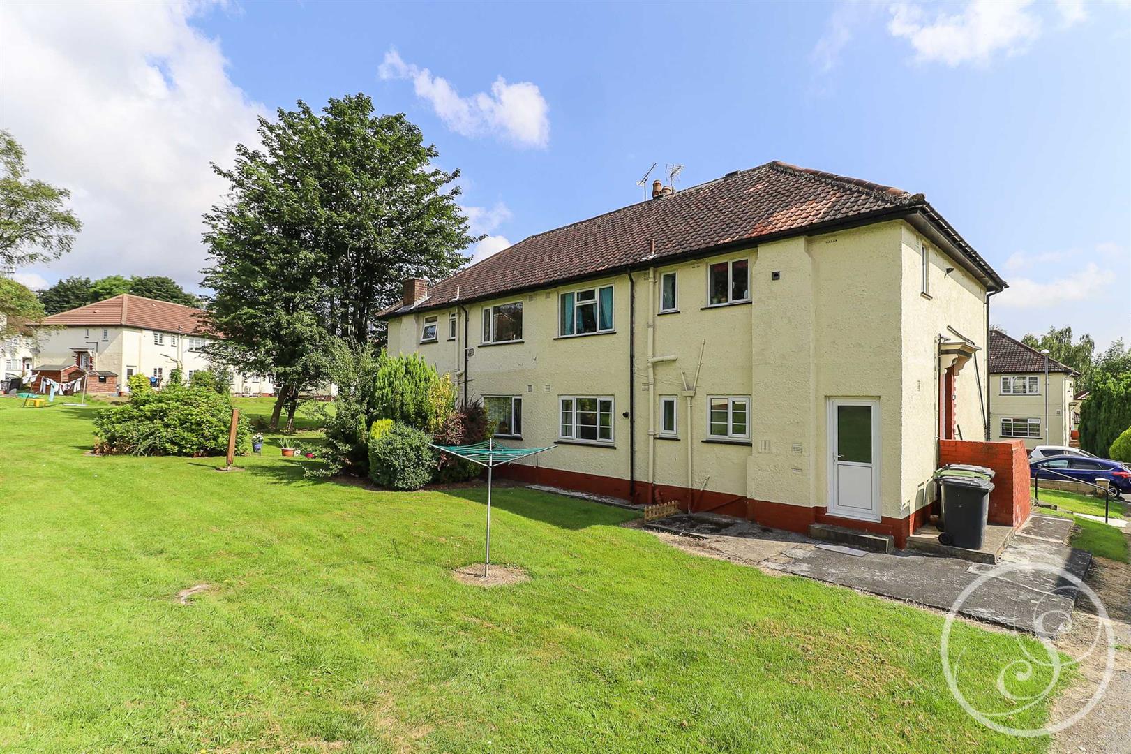 Flat Sandringham Gardens in Leeds