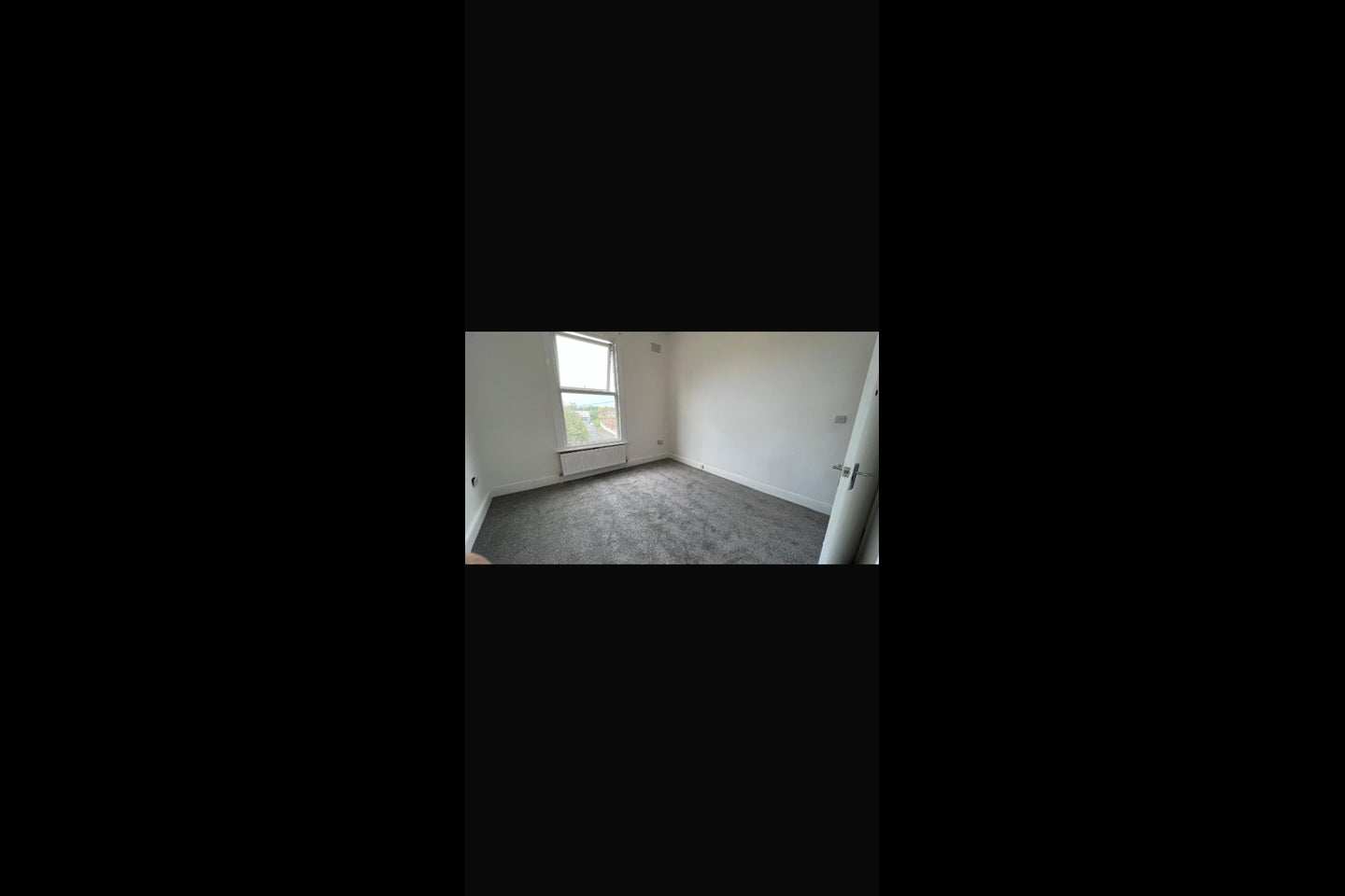 Room Sandrock Road in Greater London