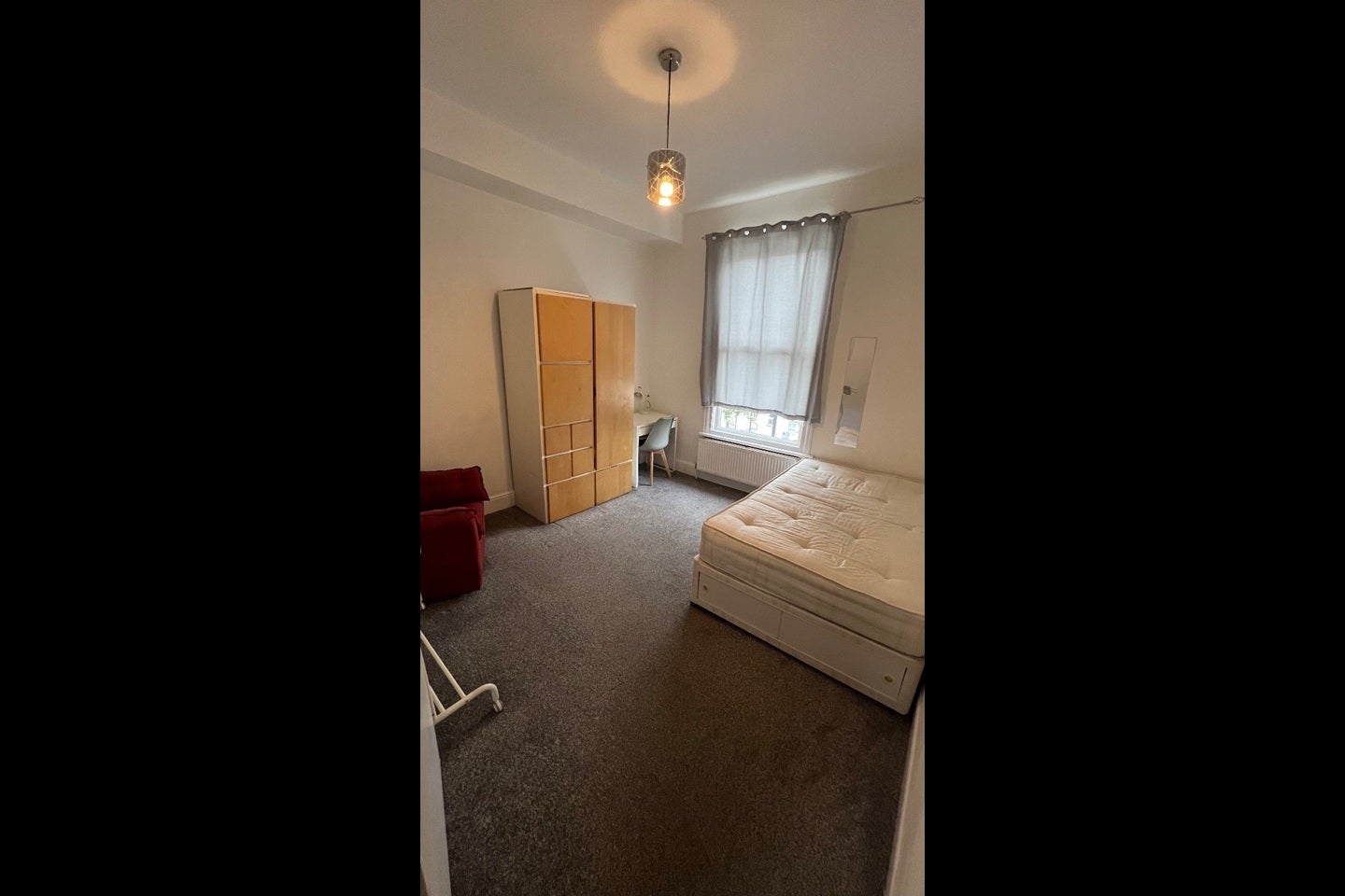 Room Sandrock Road in Greater London