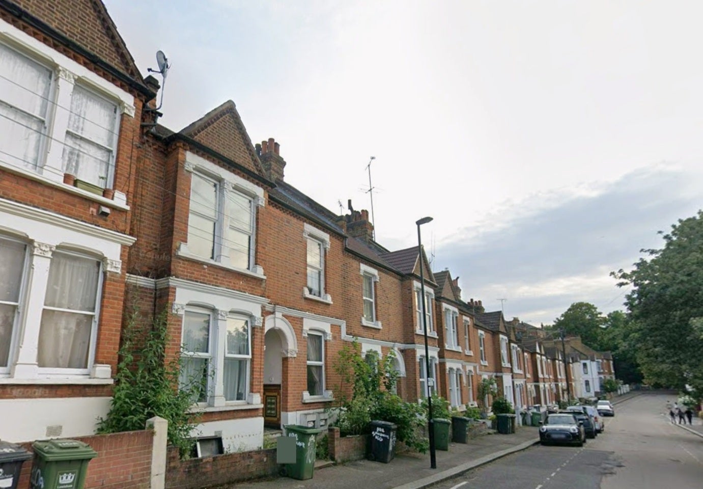 Room Sandrock Road in Greater London