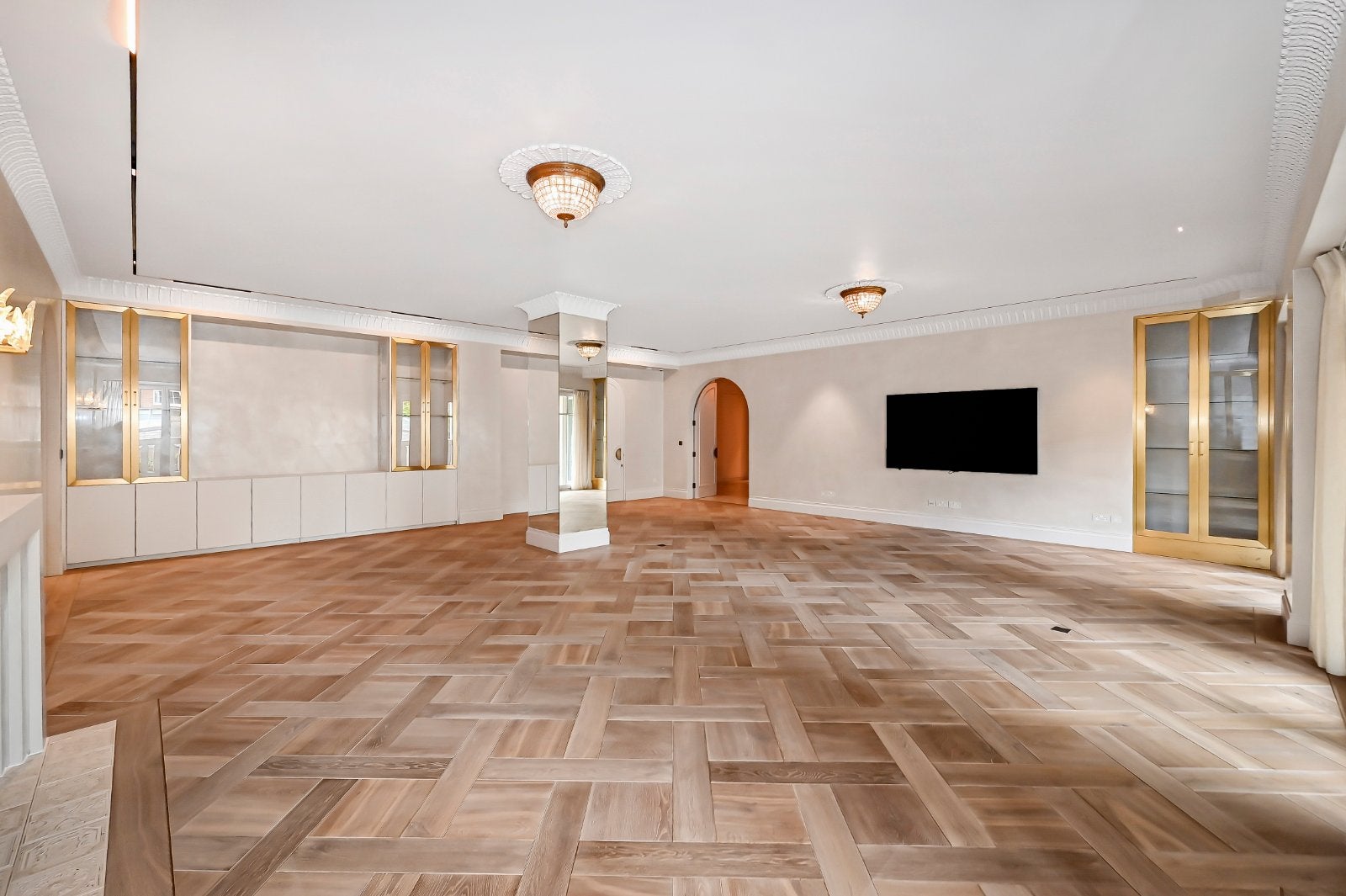 Flat Kensington Palace Gardens in Greater London