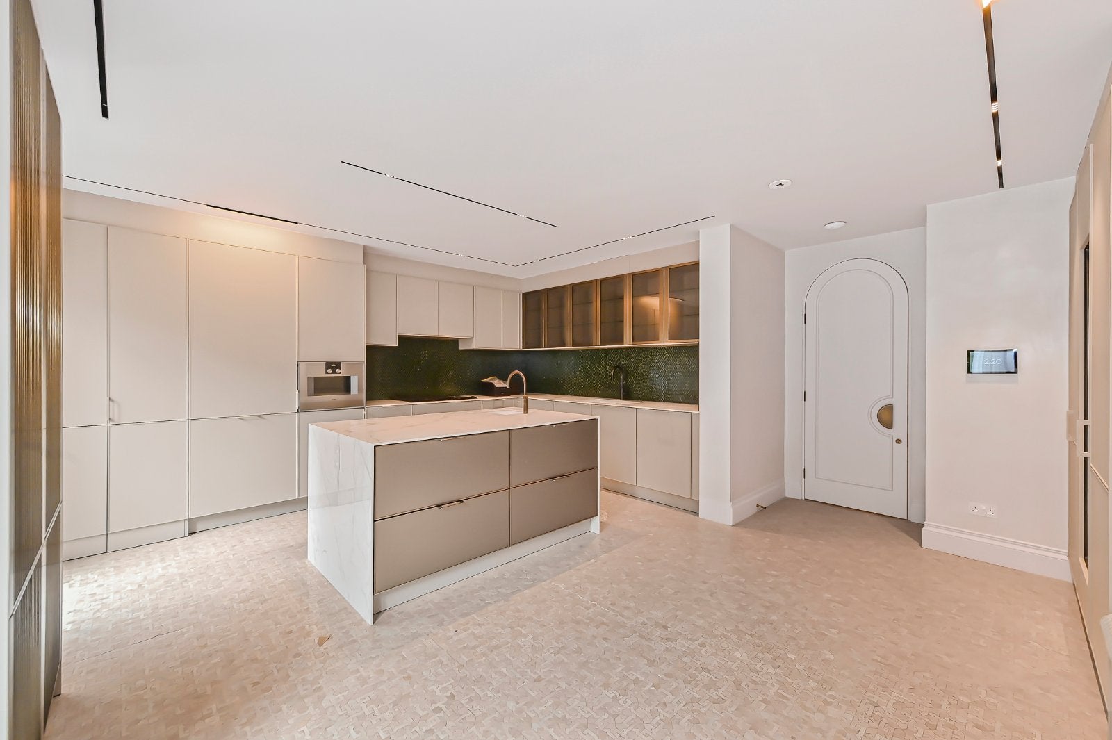 Flat Kensington Palace Gardens in Greater London