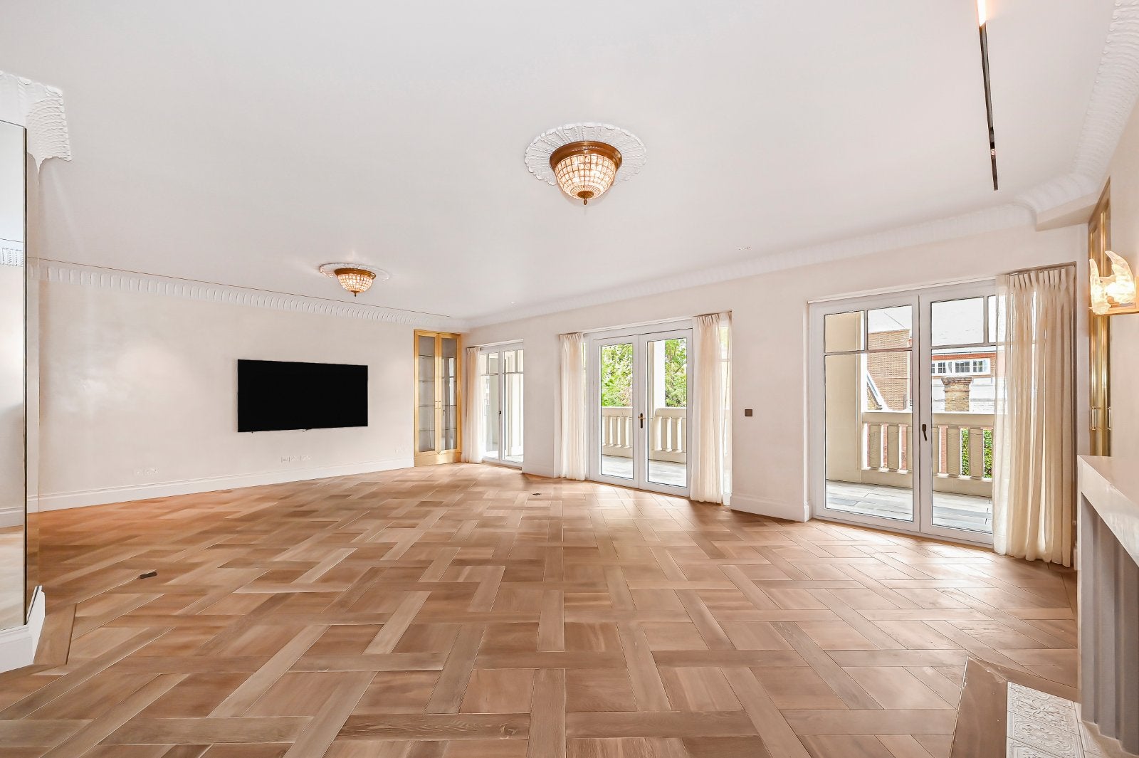 Flat Kensington Palace Gardens in Greater London
