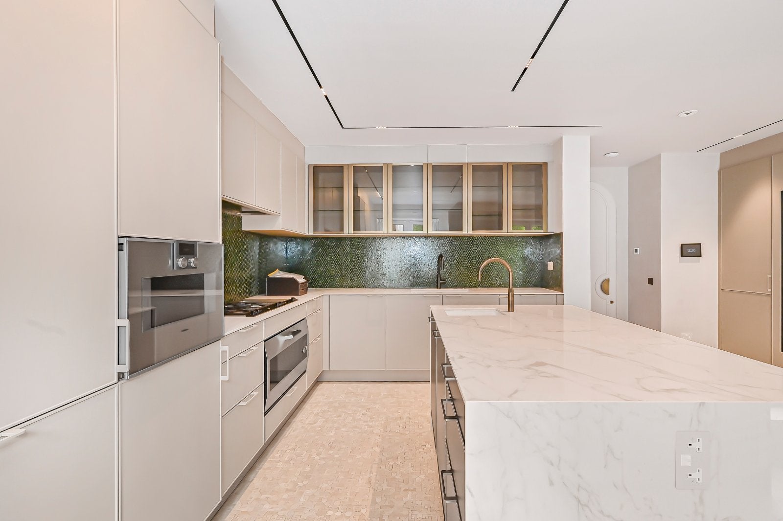 Flat Kensington Palace Gardens in Greater London