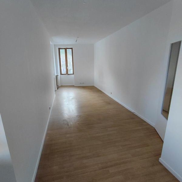 Flat Place de Stalingrad in Domène