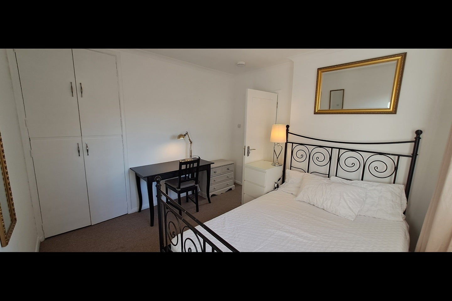 Room Huntingfield Way in Borough of Runnymede