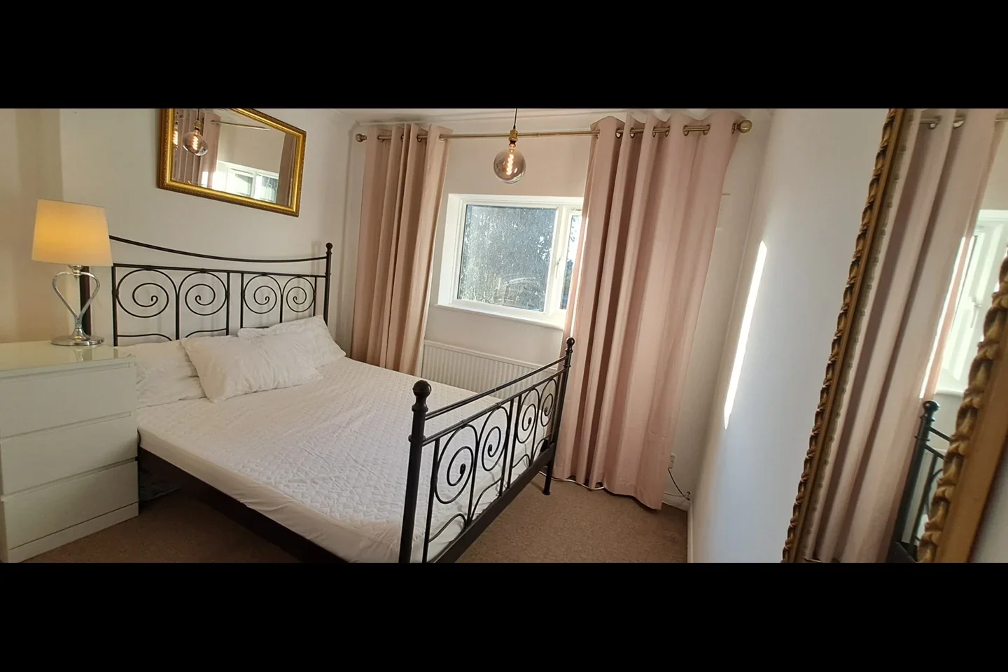 Room Huntingfield Way in Borough of Runnymede