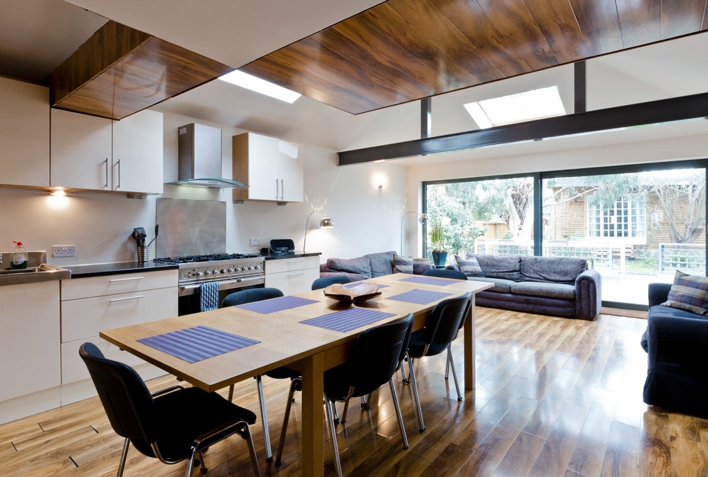 Room Huntingfield Way in Borough of Runnymede