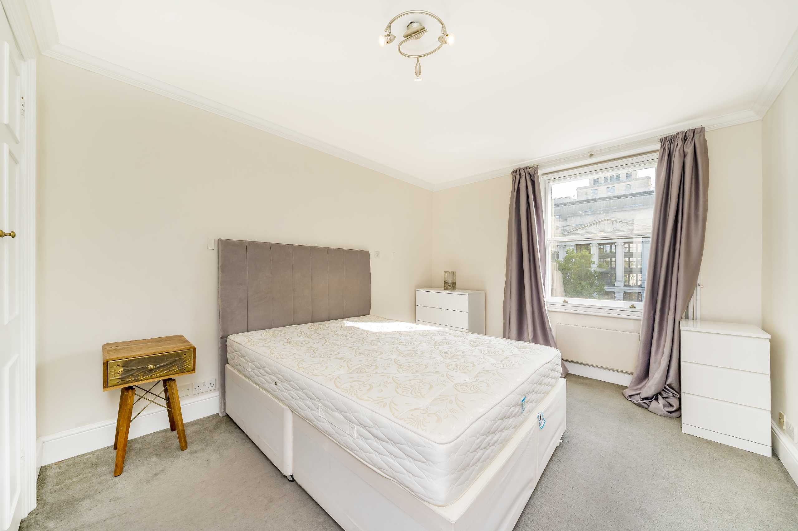 Flat Bloomsbury Square in Greater London