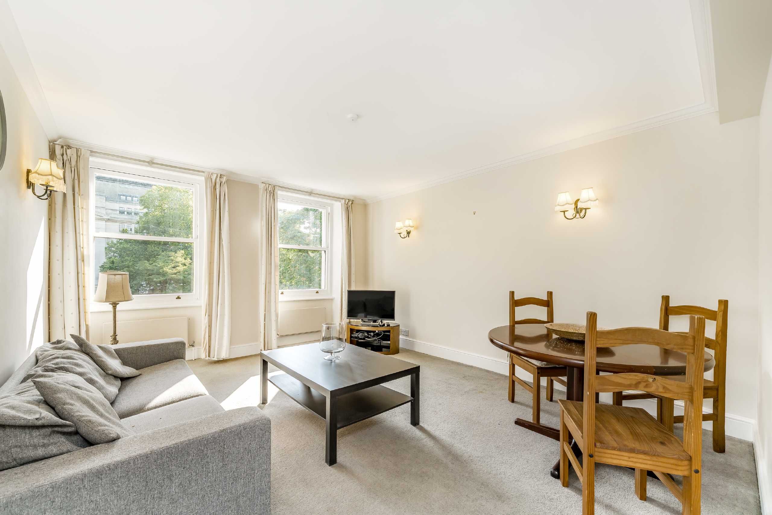 Flat Bloomsbury Square in Greater London