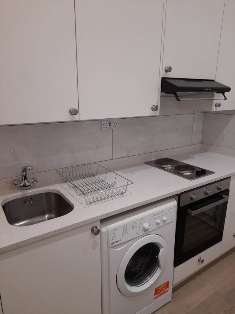 Flat Queenstown Road in Greater London